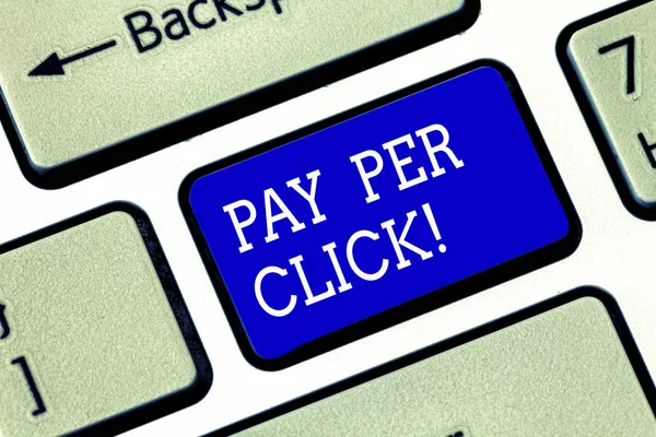 Handgeschreven tekst Pay Per Click. Concept, wat betekent dat Internet reclame Model Search Engine marketing strategie toetsenbordtoets voornemen om computer bericht te drukken toetsenblok idee te maken. — Stockfoto