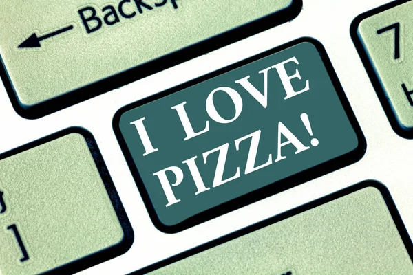 私の愛のピザを示すテキスト記号。スライス チーズ ハム ピーマンとイタリアの食糧の多くのように概念的な写真キーボード キーのキーパッドのアイデアを押すとコンピューターのメッセージを作成する意図. — ストック写真