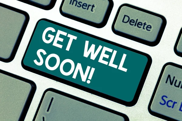 Texte d'écriture de mot Get Well Soon. Concept d'affaires pour souhaiter que vous ayez une meilleure santé que maintenant Salutations bons voeux Clé de clavier Intention de créer un message informatique appuyant sur l'idée de clavier . — Photo