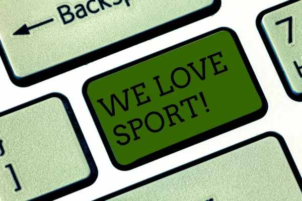 Segno di testo che mostra We Love Sport. Foto concettuale Per piace molto praticare attività sportive atletiche lavorare fuori Tastiera chiave Intenzione di creare messaggio del computer premendo idea tastiera . — Foto Stock