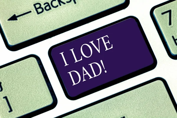 Jegyzék bemutatás én szerelem apa írás. Bemutatják a jó érzések körülbelül az én-m apa szeretet szerető boldogság billentyű szándékát, hogy hozzon létre a számítógép üzenetet, nyomja meg a billentyűzet ötlet üzleti fotó. — Stock Fotó