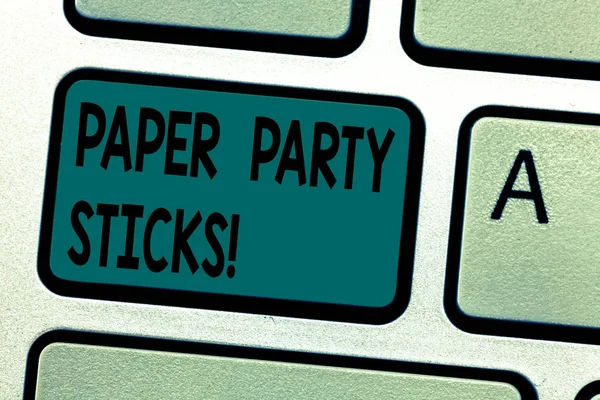 Panneau texte montrant Papier Party Sticks. Photo conceptuelle formes colorées de papier dur utilisé créer emojis Clé de clavier Intention de créer un message informatique appuyant sur l'idée de clavier . — Photo