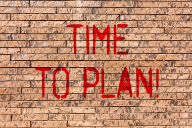 Word metin için zaman planı yazma. Duvarda yazılı Graffiti motivasyonel arama gibi fikir geliştirme an strateji düşünme tuğla duvar sanatı için iş kavramı.