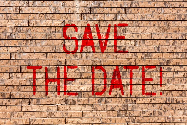 Texto de escrita de palavras Save The Date. Conceito de negócio para Lembre-se de não agendar nada que o tempo Brick Wall arte como Graffiti chamada motivacional escrito na parede . — Fotografia de Stock