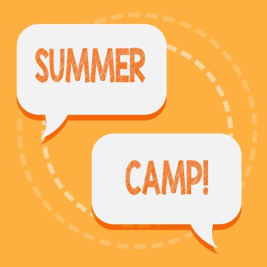 Yaz kampı gösterilen metin işareti. Kavramsal fotoğraf yer nerede çocuklar tatil aktiviteleri yapmak.