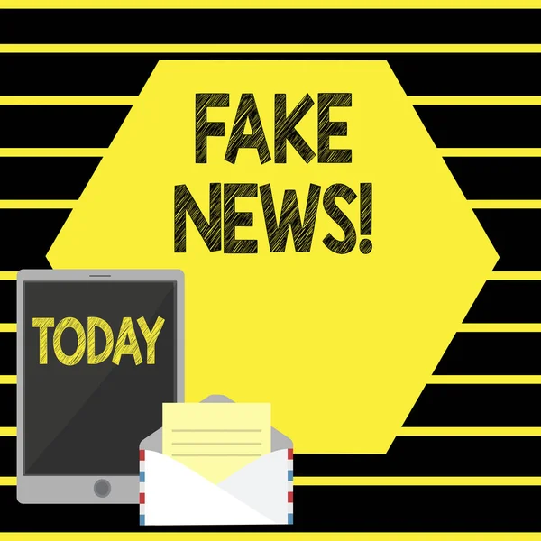 Γράφοντας κείμενο λέξη Fake News. Επιχειρηματική ιδέα για ψευδή αβάσιμες πληροφορίες φάρσα. — Φωτογραφία Αρχείου