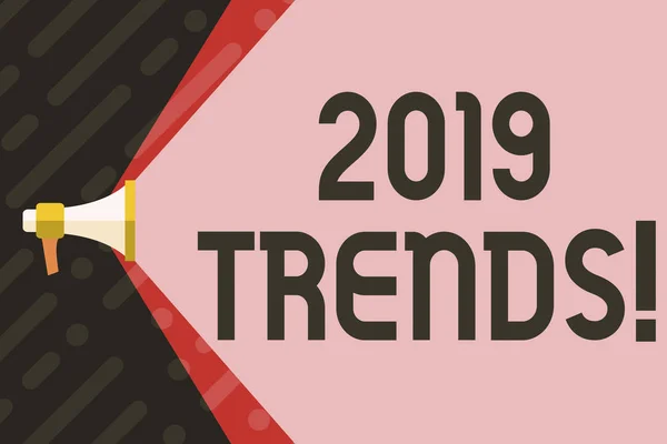 Handschrift Textschreiben 2019 Trends. Konzept bedeutet Neujahr Entwicklungen in der Mode verändert Innovationen modern. — Stockfoto