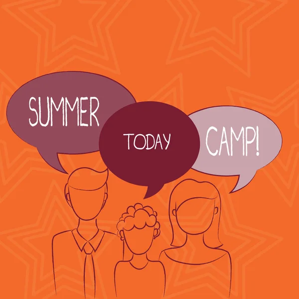 A escrever um bilhete a mostrar o Summer Camp. Foto de negócios showcasing Lugar onde as crianças fazem atividades de férias . — Fotografia de Stock