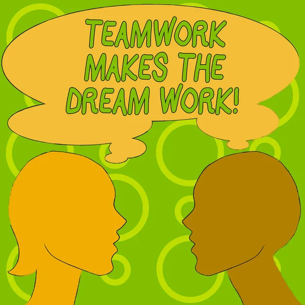 L'écriture conceptuelle montrant le travail d'équipe fait fonctionner le rêve. Texte photo d'affaires Camaraderie aide à atteindre le succès . — Photo