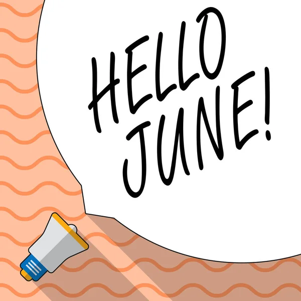 Escritura a mano conceptual que muestra Hello June. Texto de la foto de negocios Comenzando un nuevo mensaje del mes Mayo ha terminado Comienzo del verano . — Foto de Stock