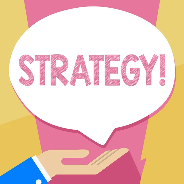 Escrevendo nota mostrando Estratégia. Foto de negócios mostrando Grupo de ideias planejadas para alcançar o sucesso . — Fotografia de Stock
