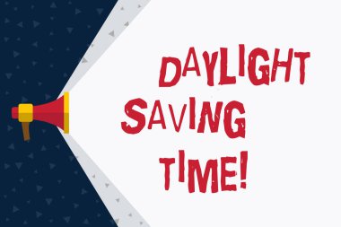 Metin yazma yaz saati kelime. Elektrik kaydetmek için yaz aylarında saatler ilerlemek için iş kavramı.