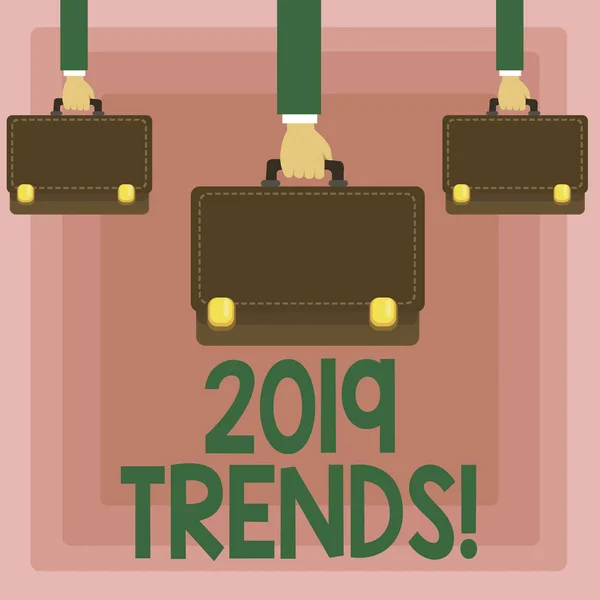 Escritura manual conceptual que muestra las tendencias de 2019. Foto de negocios mostrando los desarrollos de año nuevo en la moda Cambios Innovaciones Moderno . — Foto de Stock