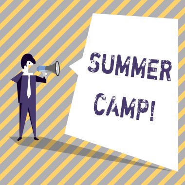 Yaz kampı gösterilen not yazma. Yer nerede çocuklar tatil aktiviteleri yapmak vitrine iş fotoğraf.