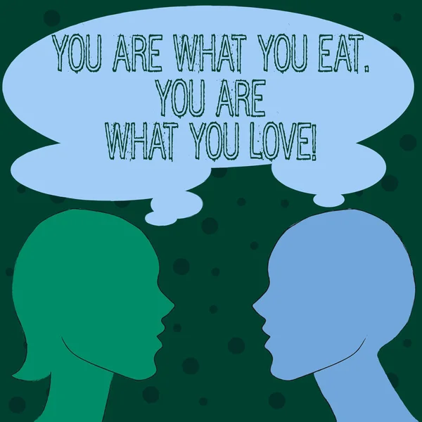 Palavra que escreve o texto Você é o que você come você é o que você ama. Conceito de negócio para Comece a comer alimentos saudáveis . — Fotografia de Stock