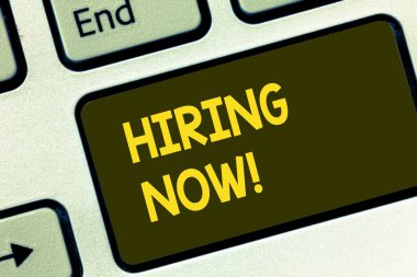 Şimdi işe gösterilen metin işareti. Kavramsal fotoğraf işgücü istedim yeni çalışanları işe alım klavye tuşu basarak tuş takımı fikir bilgisayar ileti oluşturmak için niyet.