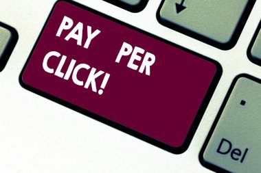 Pay Per Click yazma el yazısı metin. Ziyaretçi reklamları reklam Seo pazarlama klavye tuşuna basarak tuş takımı fikir bilgisayar ileti oluşturmak için niyet üzerinden para almak anlam kavramı.