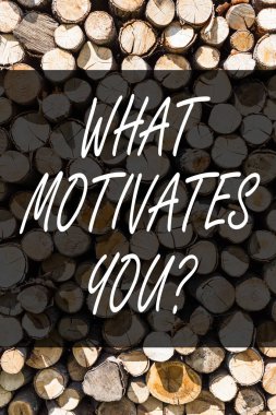 Ne motive Marik gösterilen not yazma. Tutku sürücü teşvik rüya aspirasyon ahşap arka plan vintage ahşap vahşi mesaj fikirler niyetli düşünceler vitrine iş fotoğraf.