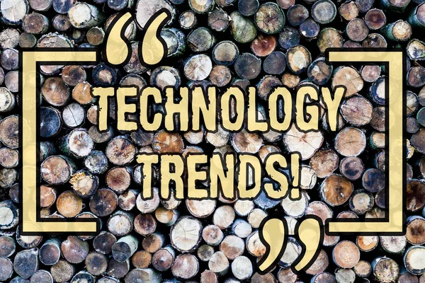 Woord schrijven tekst technologische Trends. Businessconcept voor Trending moderne virale geavanceerde ontwikkeling Trendy nieuwe houten achtergrond vintage hout wilde bericht ideeën bedoelingen gedachten. — Stockfoto