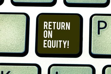 Word metin üzerinde hisse senedi dönmek yazma. Hissedar klavye tuşuna basarak tuş takımı fikir bilgisayar ileti oluşturmak için niyet değeri ile ilgili olarak karlılık iş için iş kavramı.