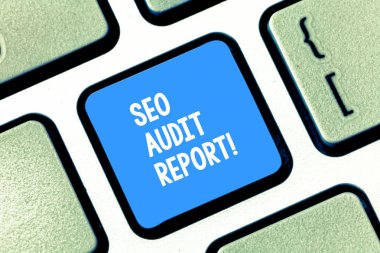 SEO Denetim raporu gösterilen metin işareti. Kavramsal fotoğraf analizi Web sitesi faktörler önemli arama motorlarına klavye tuşuna basarak tuş takımı fikir bilgisayar ileti oluşturmak için niyet dayalı..