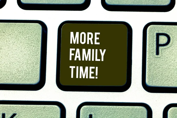 Word scrittura testo Più tempo per la famiglia. Business concept per trascorrere del tempo in famiglia di qualità insieme è molto importante Tastiera chiave Intenzione di creare messaggio del computer premendo idea tastiera . — Foto Stock