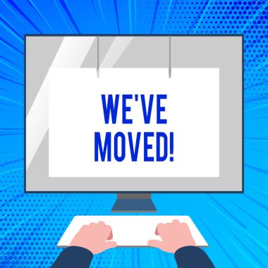 El yazısı metin yazma Ve taşındık. Monitörde Mockup klavye açık, boş beyaz ekran koruyucu ile kavram anlam üzüntü ya da sempati söyledi ya da ne yaptığını güçlü duygulara sahip eller.