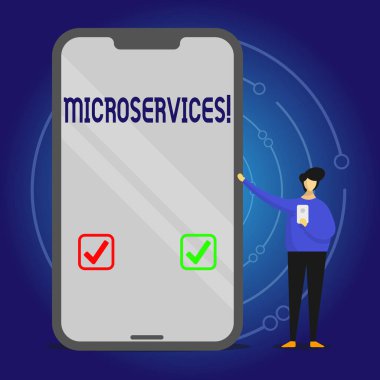 Microservices gösterilen not yazma. Yazılım geliştirme tekniği bir uygulama adam sunulması büyük Smartphone başka bir cep Holding ise çürüyen vitrine iş fotoğraf.