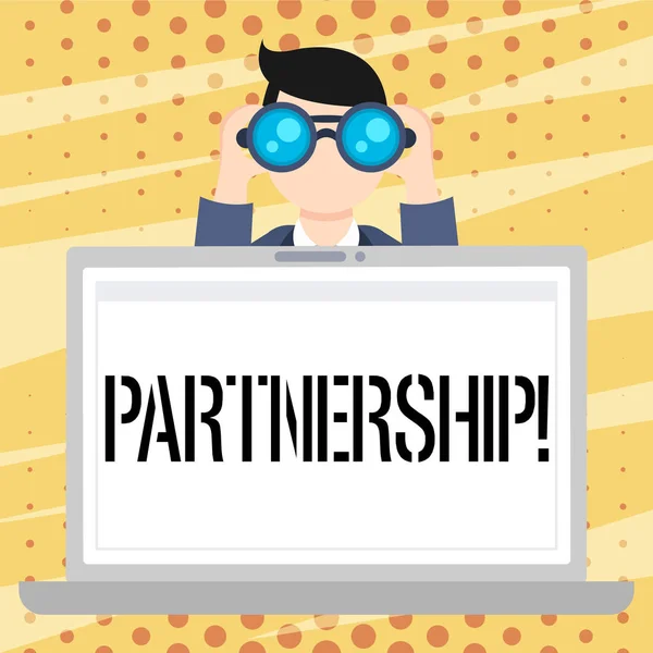 Testi scritti a mano Partnership. Concetto che significa Associazione di due o più mostrando come partner Cooperazione Unità Uomo Holding e guardando in binocolo dietro lo schermo del computer portatile Open Blank Space . — Foto Stock