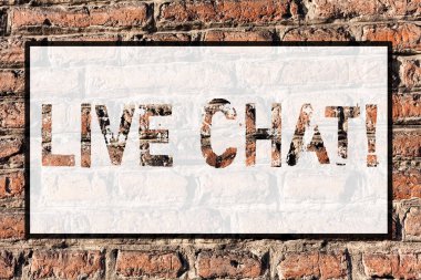 Metin yazma Word Live Chat. İş kavramı gerçek zamanlı medya konuşma için Online iletişim tuğla duvar sanat Graffiti motivasyonel çağrı duvarda yazılı gibi.