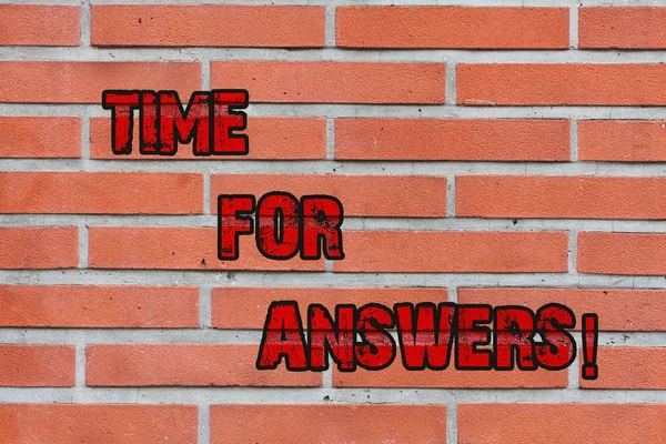 Texto para escrita de palavras Time For Answers. Conceito de negócio para o momento certo para dar solução ao problema ou dilema Brick Wall art como Graffiti chamada motivacional escrito na parede . — Fotografia de Stock