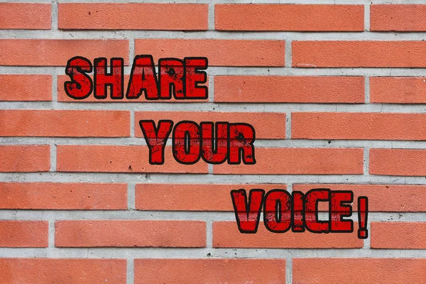 Word tekst intoetsen Share Your Voice. Business concept voor vertellen uw mening voor iedereen en bespreek uw ervaringen met anderen bakstenen muur kunst zoals motiverende gesprek Graffiti op de muur geschreven. — Stockfoto