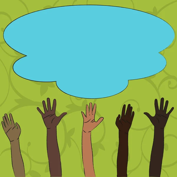 多种族多样性的手提高达到五颜六色的蓬松大云的插图。人权、志愿服务、平等和团结等问题的创新背景思想. — 图库矢量图片