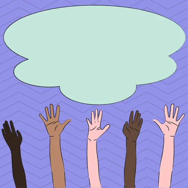 Ilustração da Diversidade Multiracial Mãos Levantando Alcançando a Nuvem Grande Fofa Colorida. Ideia Criativa para Questões de Direitos Humanos, Voluntariado, Igualdade e Unidade . — Vetor de Stock
