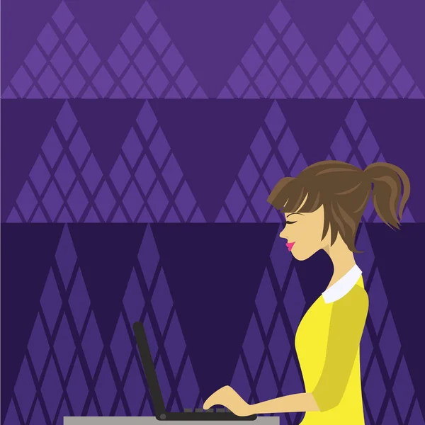 Fiatal nő ül oldalán megtekintéséhez és a munka rajta laptop illusztrációja. Kreatív háttér ötlet Online munka lehetőséget, a technikai prezentáció, a szociális média és a hálózatépítés. — Stock Vector