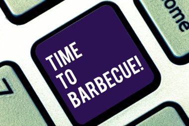 Zaman-Barbekü yazma el yazısı metin. Yaz etkinliği klavye tuşuna basarak tuş takımı fikir bilgisayar ileti oluşturmak için niyet pişirme et tavuk domuz üzerinde rahatlatıcı anlam kavramı ızgara.