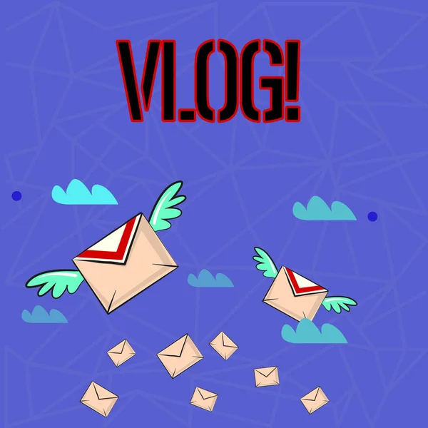 Vlog gösteren Not yazma. İş fotoğraf vitrinde eğlenceli multimedya kendini yayın haber raporlama hikayeleri renkli Airmail mektup Zarflar ve Ikisi Wings ile. — Stok fotoğraf