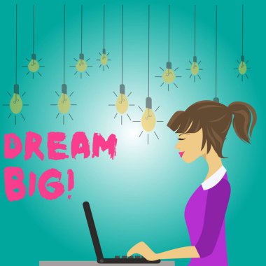 Word metin rüya büyük yazma. Amaç için hayatını ve işlem fotoğraf genç meşgul kadın oturmuş yan görünüm ve çalışma üstünde onu Laptop yerine olma arayışı için iş kavramı.