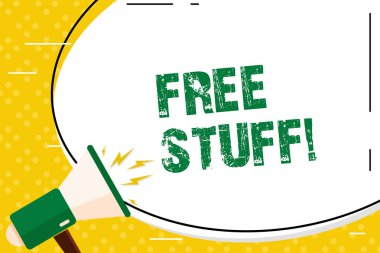 Free Stuff gösterilen not yazma. Katılımcı boş beyaz büyük Oval şekli etiket ve megafon bağırarak teşvik etmek için iş fotoğraf satıcıları ticaret tarafından sunulan hediye vitrine gösterir.