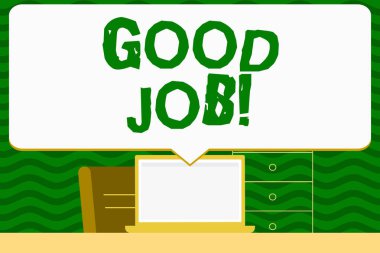 İyi iş gösterilen not yazma. İş kullanılan fotoğraf vitrine öven birisi için bir şey için de konuşma balonu işaret eden beyaz dizüstü ekran çalışma alanı fikir yaptılar.