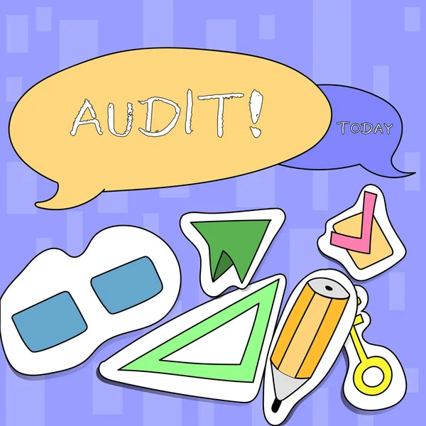Handgeschreven tekst schrijven Audit. Concept, wat betekent dat lokale Bedrijfsrevisoren voeren hun financiële recherche jaarlijks twee lege kleurrijke Speech ballon en verschillende Labels Sticker Style Icons. — Stockfoto