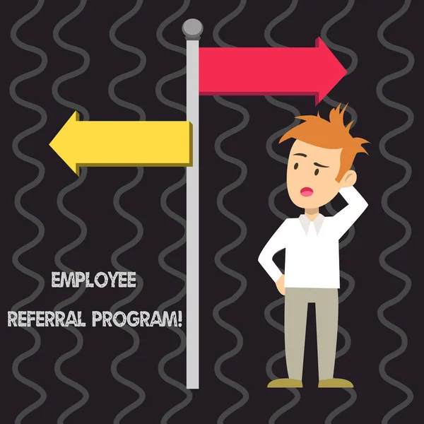 Zápis poznámky ukazující Employee Referral Program. Obchodní fotografie představí interní nábor metoda zaměstnávané organizací člověk zmatený s silnice znamení ukazující na opačným směrem. — Stock fotografie