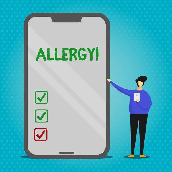 Tekst teken weergegeven: allergie. Conceptuele foto schade in immuniteit als gevolg van overgevoeligheid krijgen diagnised Man presenteren enorme lege scherm Smartphone terwijl een ander mobiel Holding. — Stockfoto