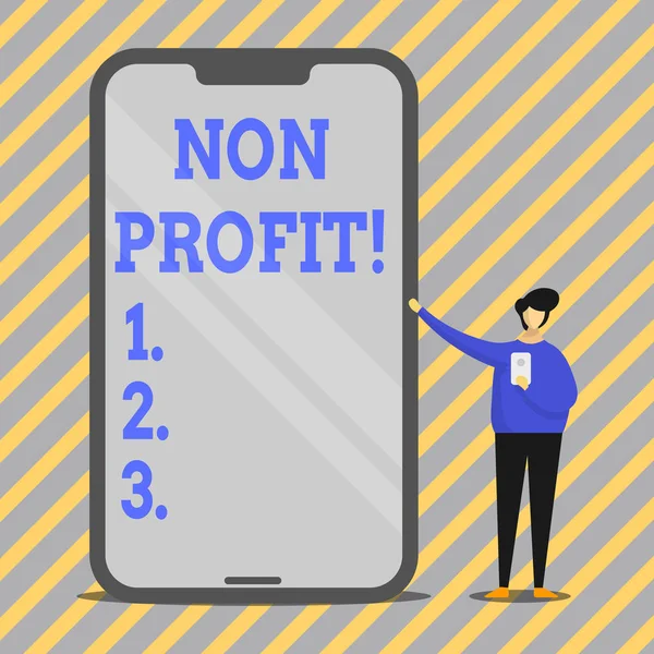 Writing Obs visar Non Profit. Företag foto skylta inte gör eller primärt för att göra vinstorganisation Man presentera enorma Smartphone medan du håller en annan mobil. — Stockfoto
