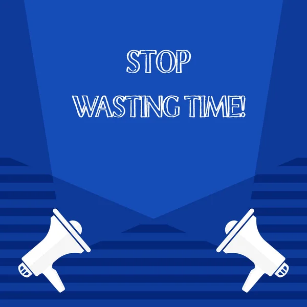 Signo de texto que muestra Stop Wasting Time. Asesoramiento fotográfico conceptual demostrando o grupo comience a planear y a utilizarlo sabiamente Foco doble en blanco Crisscrossing hacia arriba de dos megáfonos en el piso . — Foto de Stock