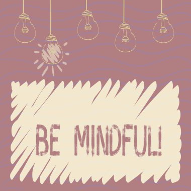 El yazısı metin olmak dikkatli. Bilinçli olmak ya da bir şey ayarla, şeffaf ampul asılı filaman ve ışıklı simgesinde bilmektedir gösteren soran anlam kavramı.