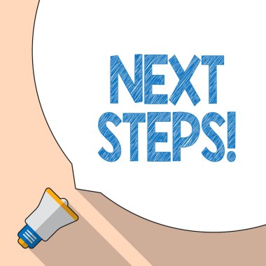 Sonraki adımları gösteren not yazma. Başka bir şey beyaz konuşma balonu işgal yarım, ekran ve megafon bitirdikten sonra yaptığın bir şey vitrine iş fotoğraf.