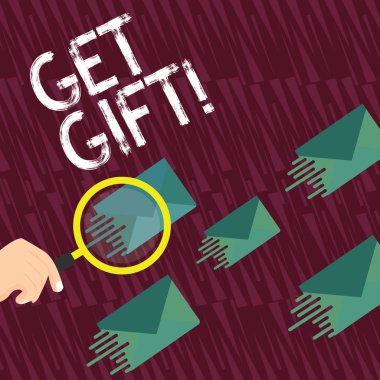 Hediyeyi gösterilen metin işareti. Kavramsal bir farklı renk zarf ve diğer dönüş Büyüteç içinde getting bir şey vardır aynı gölge olmadan sana bir şey fotoğraf.