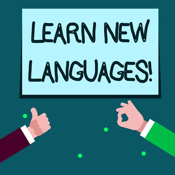 शब्द लेखन पाठ नई भाषाएँ सीखें। विदेशी लैंग में संवाद करने की क्षमता विकसित करने के लिए व्यापार अवधारणा दो व्यवसायी हाथ अंगूठे ऊपर और संवर्धन के लिए ठीक संकेत . — स्टॉक फ़ोटो, इमेज
