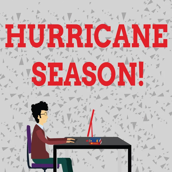 Word pisanie tekstu sezon huraganów. Koncepcja biznesowa na czas, kiedy większość tropikalne cyklony oczekuje się opracowania biznesmen siedzi prosto na krzesło pracę na komputerze i książek na stole. — Zdjęcie stockowe